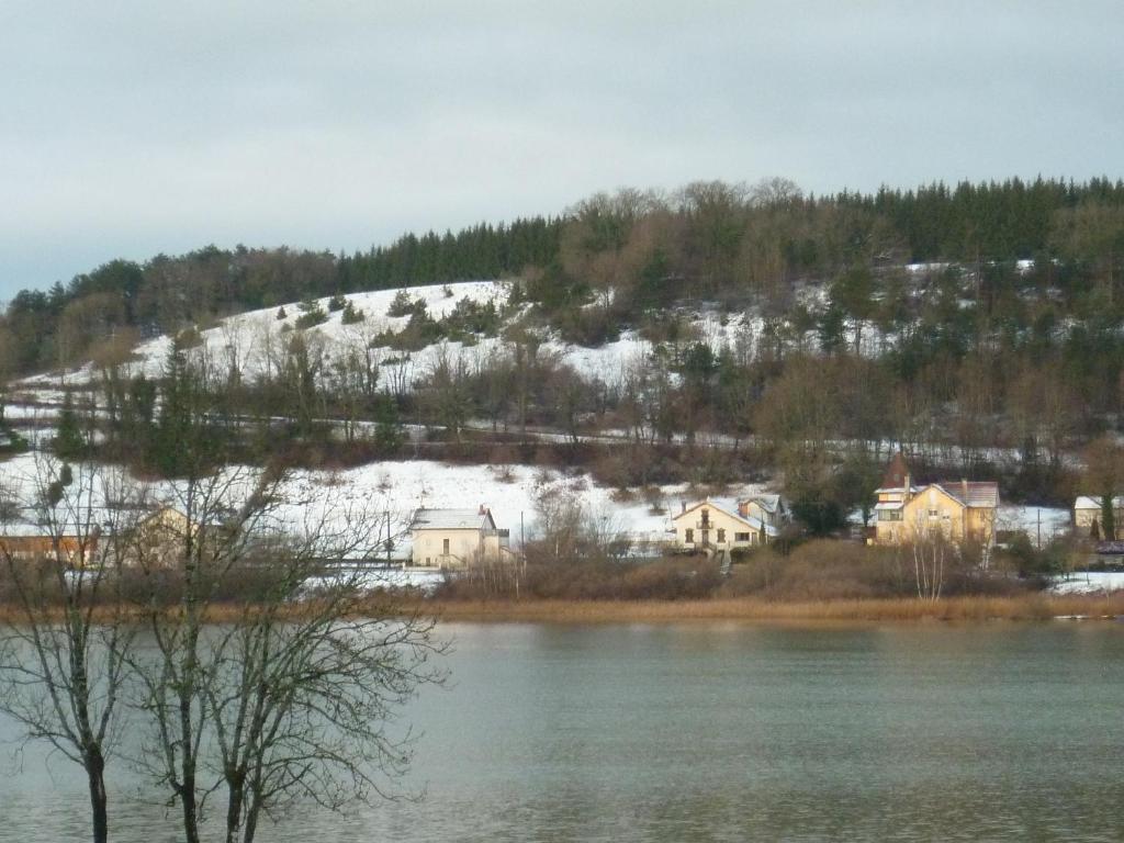 Hotel Restaurant La Chaumiere Du Lac Clairvaux-les-Lacs Exterior foto